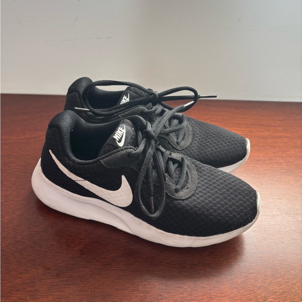 Nike Kids Black Running Shoes Women Size 6